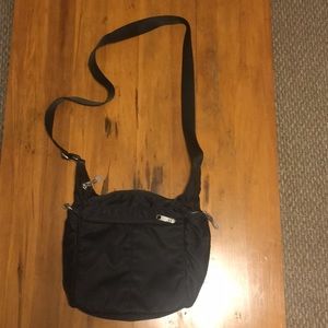 eBags Piazza Daybag 2.0 w/ RFID security